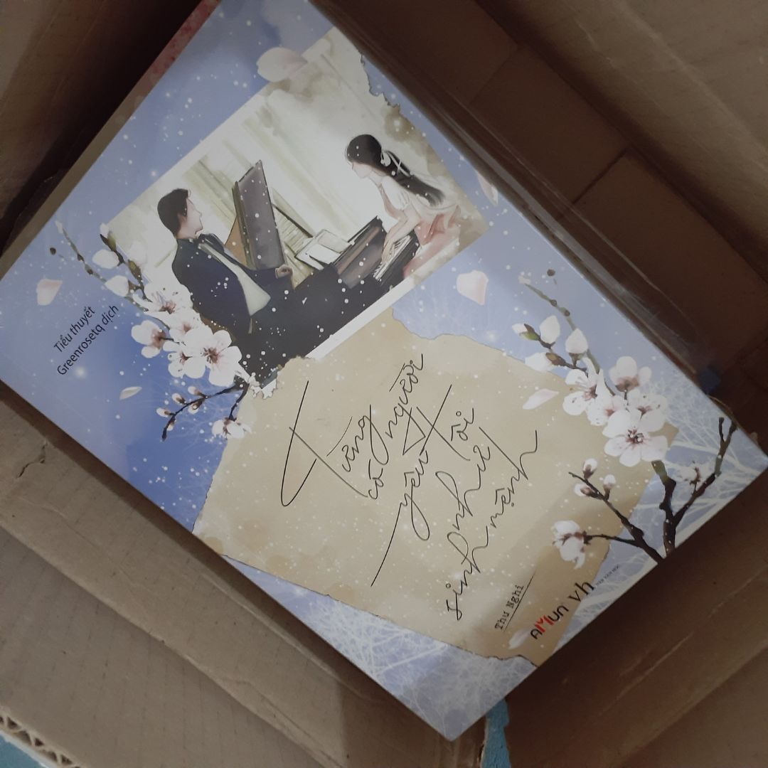 Làm sao cho coi được nha, mua cũng trả tiền đàng hoàng mà cái hộp giao lại rách te tua, sách cũ mèm, dơ trầy tùm lum :))) đã vậy chỉ để trong hộp bình thường, chả có bao bằng bọc chống sốc nữa :))