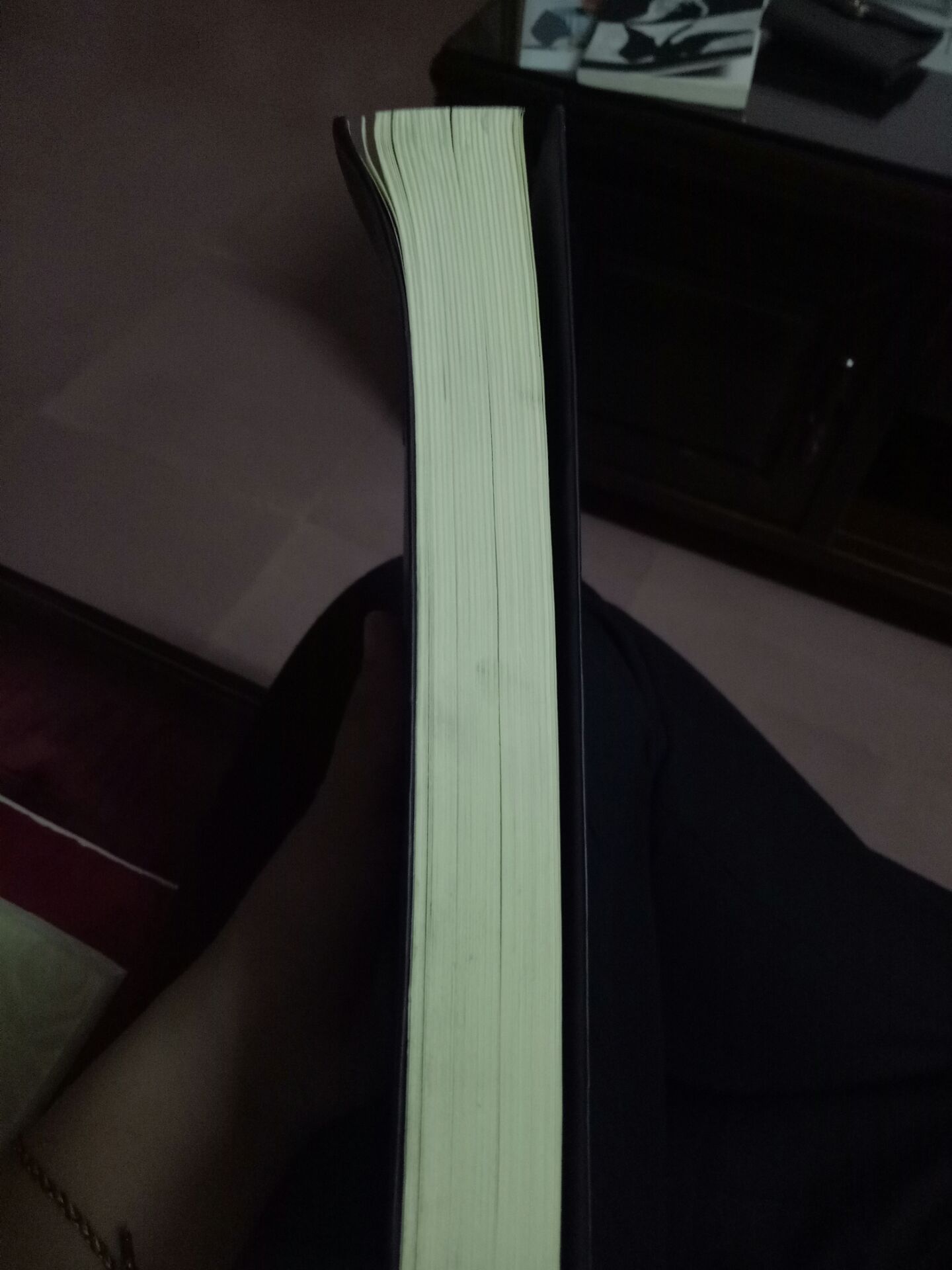 Vừa mới nhận xong sản phẩm là mở ra liền,  nhưng đáp lại đó lại là sự thất vọng.  Chẳng biết có phải vì hàng giảm giá không mà sách cực kì cũ,  bẩn , rách nhiều chỗ. Lần đầu tiên thất vọng về dịch vụ của Tiki thế này.