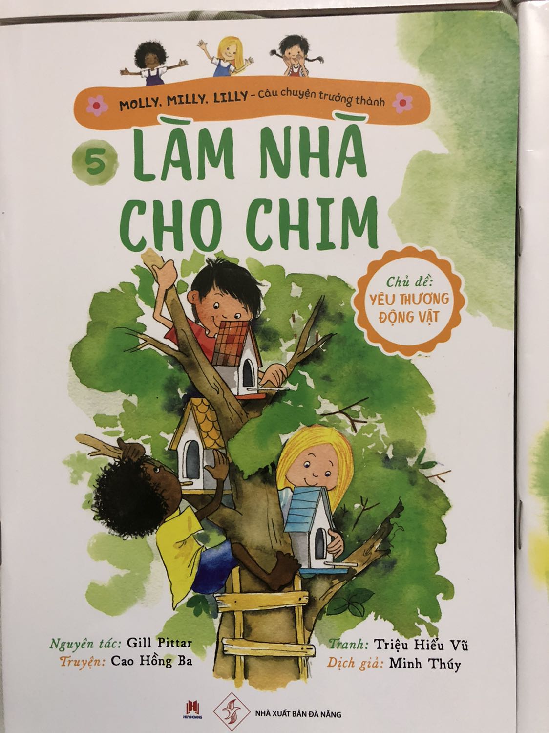 Tập cho con đọc sách là tập thói quen tốt. Tập truyện in font chữ to dễ đọc. Phù hợp bé lớp 1 đang tập đọc trơn.