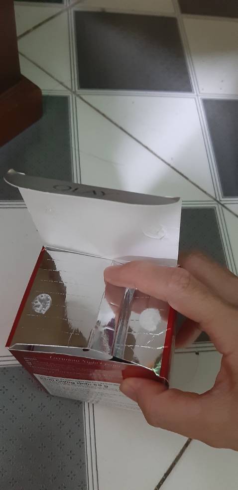 ***, hàng đểu...có dấu hiệu dùng dở. Tiếc là bận quá k đc trả lại hàng