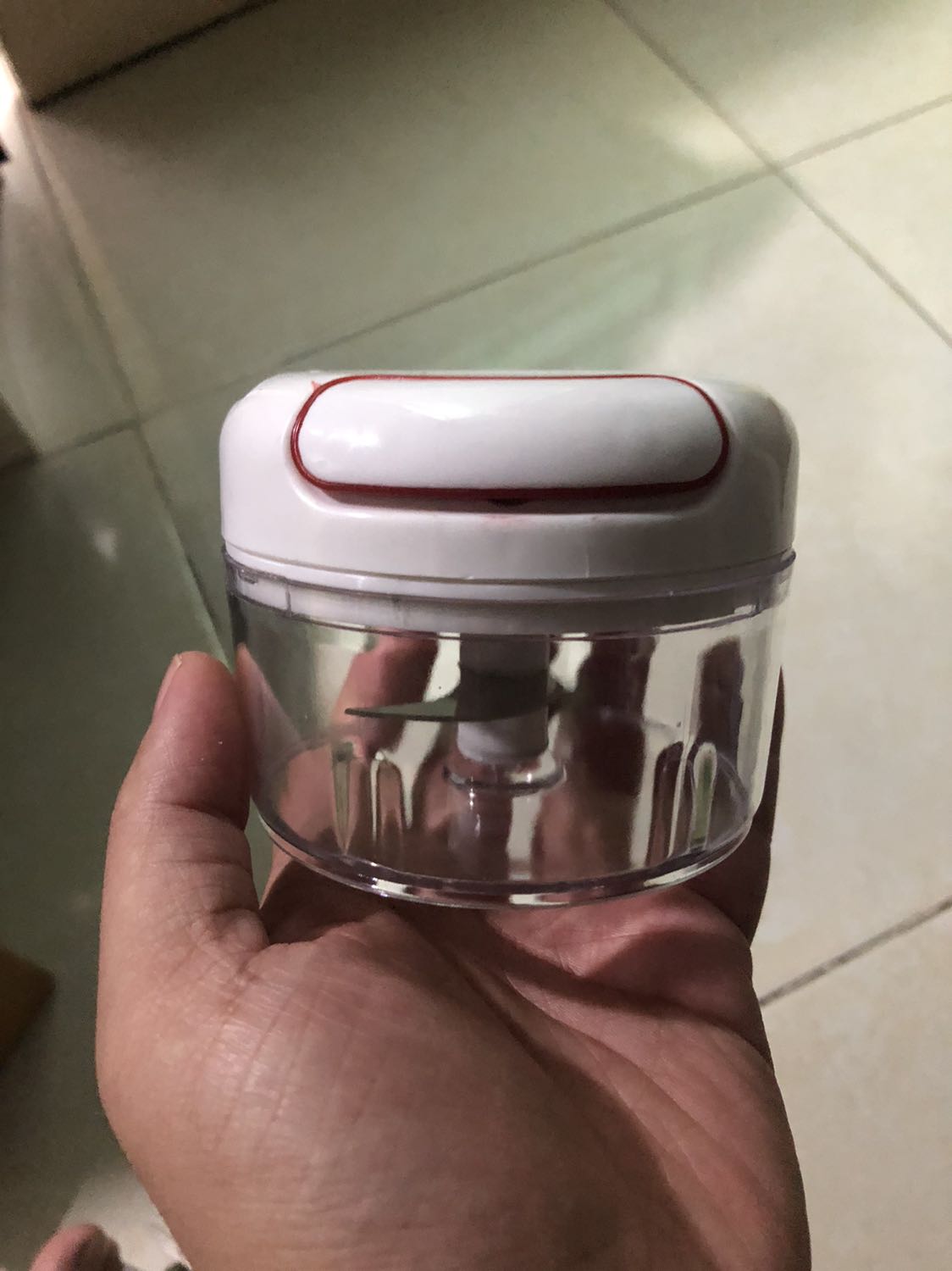 Giao hàng quá lâu so với dự kiến. Sản phẩm tạm chấp nhận! Có thể xay tỏi và các gia vị mềm, tươi. K xay được ớt khô...