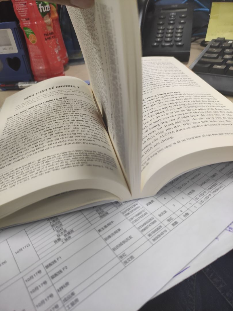 Nội dung sách thì mình không nói, nhưng chất lượng sách không phải là giấy tốt. Gáy sách đóng rất yếu. Nhưng với mức giá rẻ thì chấp nhận được. Đọc vài lần là sẽ bị bung gáy