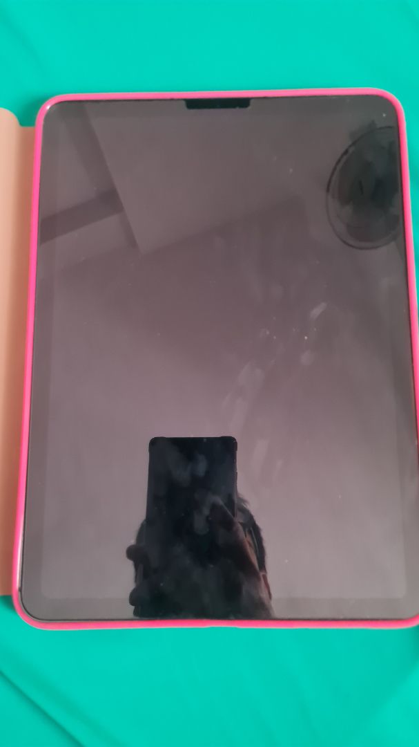 giao hàng rất nhanh chóng. đặt cái là ngày mai có ngay. miếng dán dễ dán, nghiệp dư cũng dán được. hiện tại dùng ổn, đáng tiền