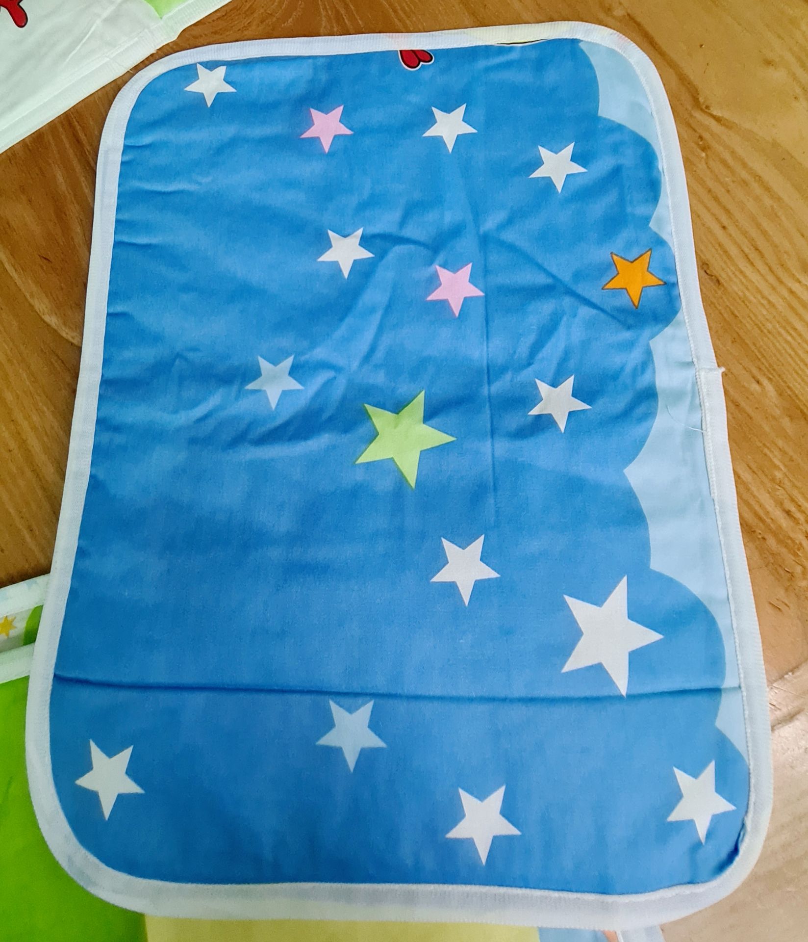 Sản phẩm đúng mô tả,màu sắc rất đẹp chất liệu mềm mịn, đúng nhu cầu cần cho con mình rất hài lòng, giao hàng nhanh đóng gói đẹp!