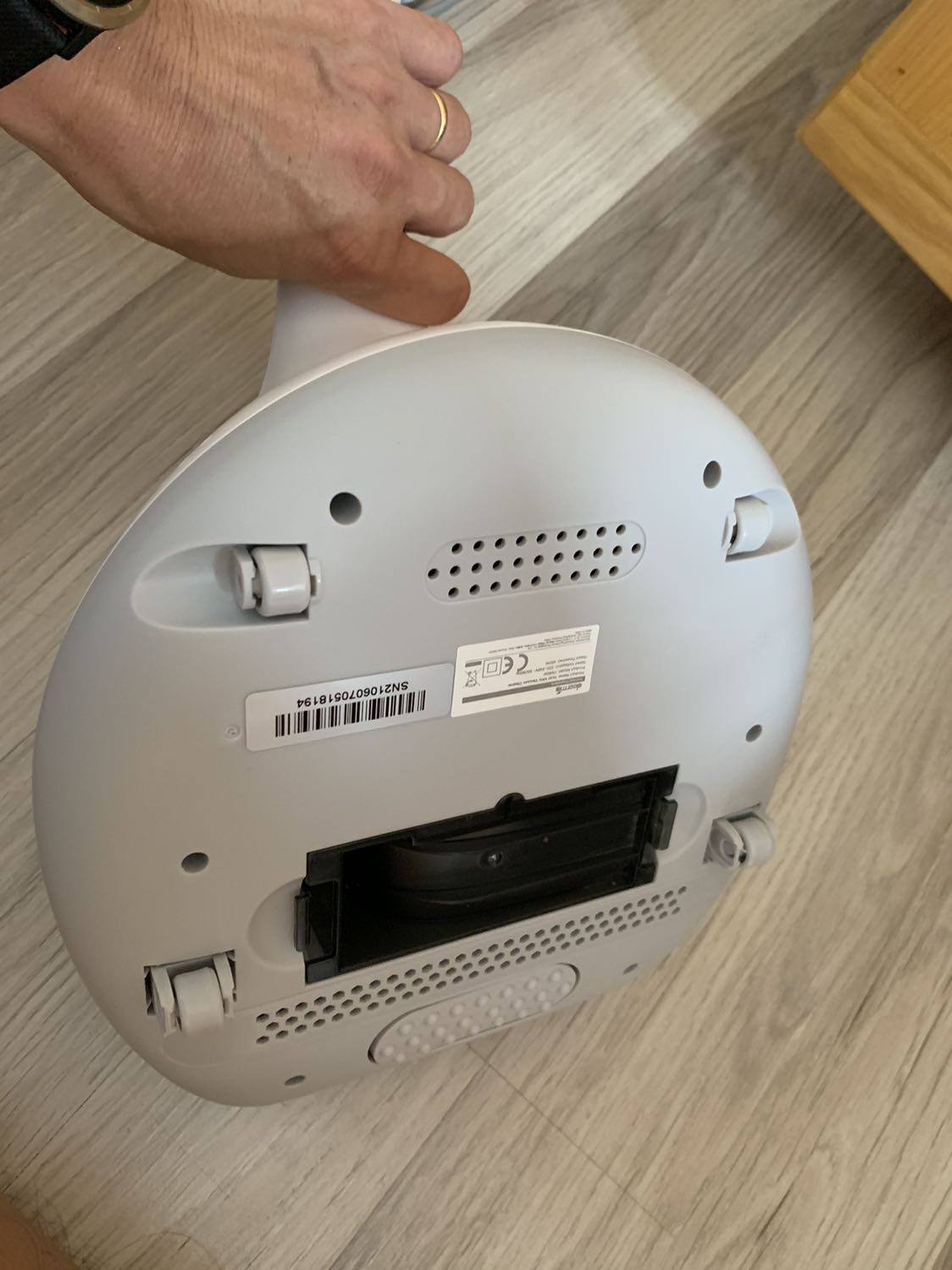 Máy rất đẹp, nhìn sang trọng, hút mạnh, hoá ra giường nệm bụi bẩn rất nhiều hơn mình tưởng. Cảm ơn Tiki, sẽ ủng hộ tiếp