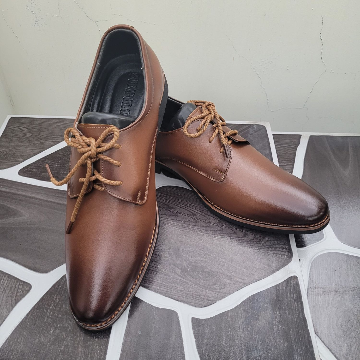 Giày đẹp sang, shop uy tín, đóng gói cẩn thận. Nói chung oke nên mua Giày đẹp sang, shop uy tín, đóng gói cẩn thận. Nói chung oke nên mua