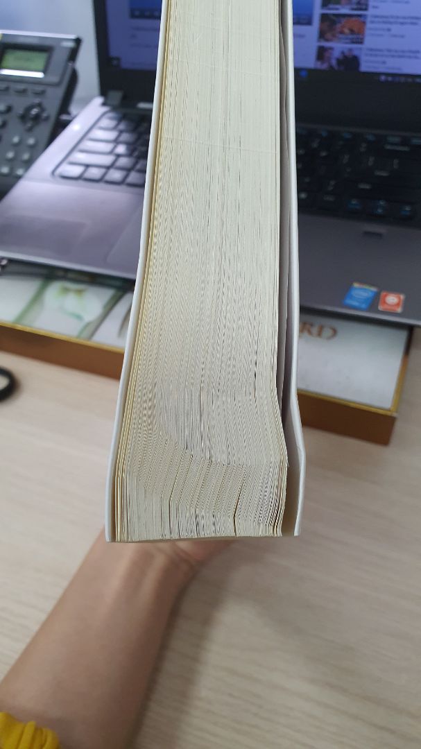 sách cong vòng luôn ở phần góc. Thôi thì đọc lấy kiến thức nên cũng bỏ qua dc nè