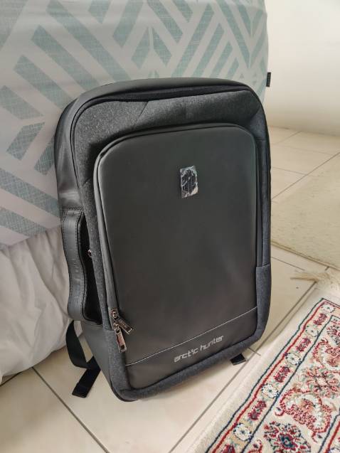 Cặp to dày chắc chắn lắm nha mn, ngăn chống sốc tốt. Kéo khoá trơn.
Mình muốn mua để để cái bàn phím phụ 45 cm cũng vừa luôn hihi tks shop nhìuuu
Ko dùng đến gấp vào cũng rất gọn như balo bình thường. Nói chung rất đáng mua sử dụng.