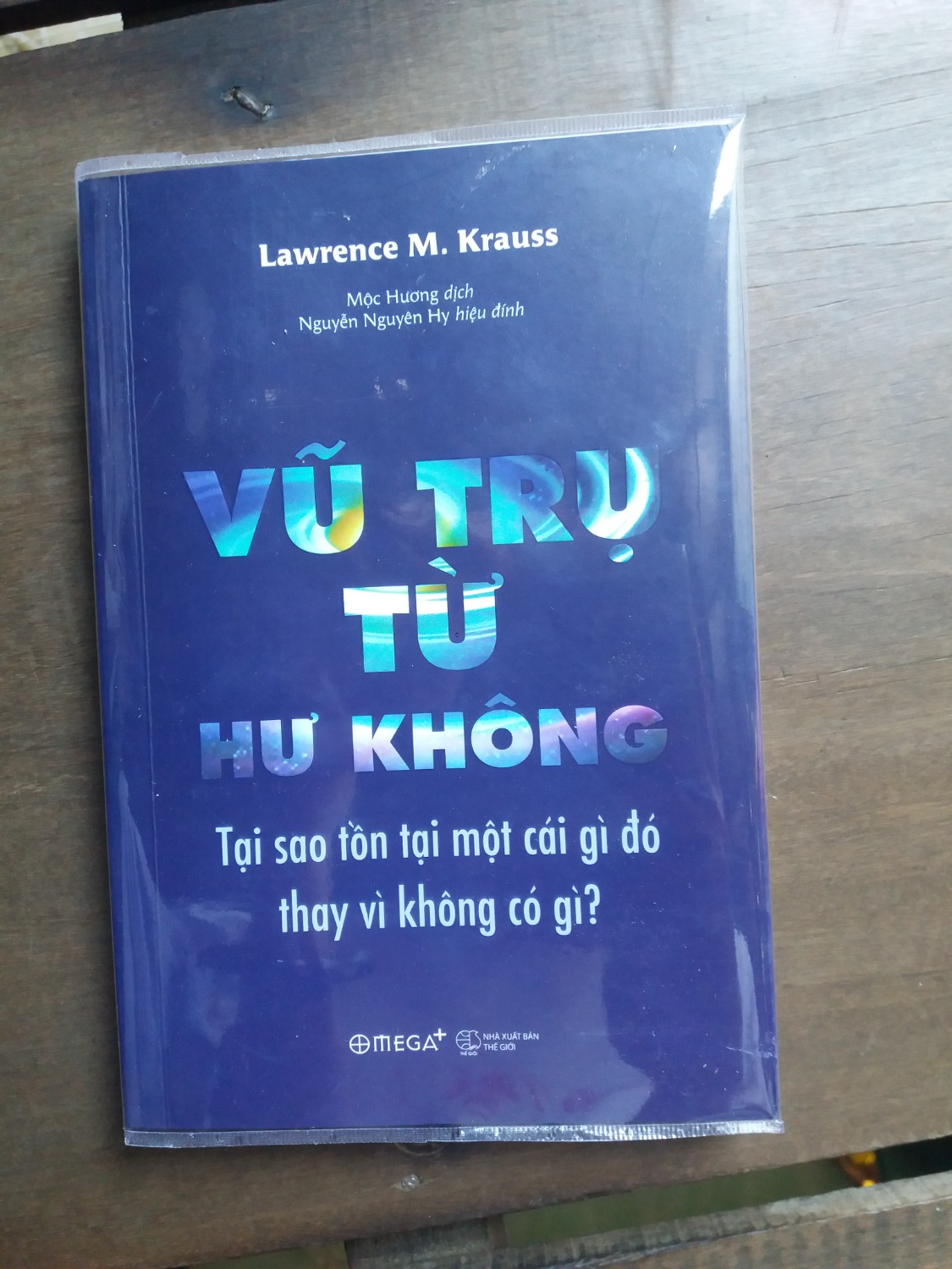 Hộp đựng vừa sách, không bị bóp méo.
Sách nhìn không có tỳ vết nhiều, nhưng nhiều bụi .
Shipper thân thiện.
Duy nhất bookcare là không đỡ nổi, bìa ngoài nhìn ổn, nhưng bìa trong nhìn rất lỗi, không chấp nhận được vì mình cần đem tặng.
Đề nghị đổi theo quy định hoặc có thể ship thêm một bookcare khác cùng cỡ sách để mình thay và trừ một book care của mình cũng được.