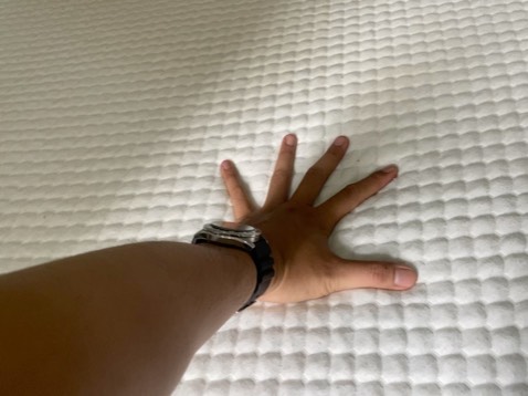 Giao hàng giao hàng phải gọi là quá ư là nhanh & chuyên nghiệp luôn(giao bằng xe tải) 
Đóng gói hộp rất chắc chắn, nệm được hút chân không và cuộn tròn lại dễ vận chuyển
Nệm nằm thì thấy rất êm, độ lún vừa phải, cảm nhận được nâng đỡ ở phần lưng. Cảm thấy hài lòng với sản phẩm 👌