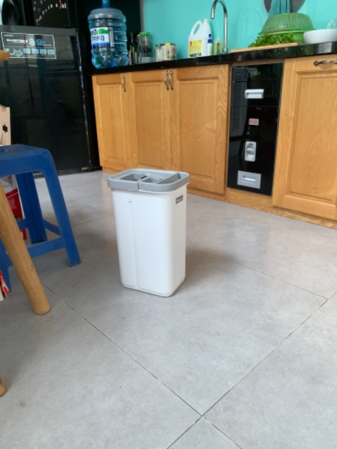 Mẫu mã đẹp, hàng chính hãng nhìn khác bọt ah. Hài lòng với sản phẩm nhưng mình thấy hơi nhỏ. Cây dài có thể lau Trần nhà