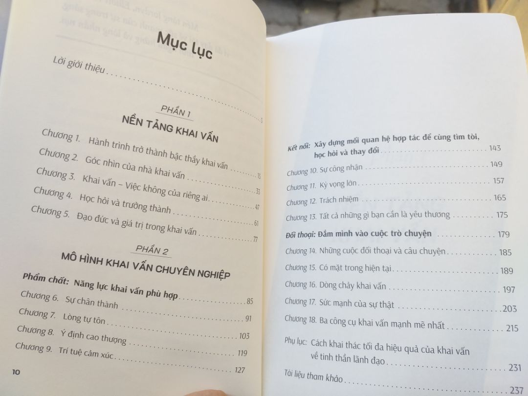 Tiki giao hàng nhanh đóng gói cẩn thận. Mình đã đọc thấy nội dung sách khá sơ sài không có gì nổi bật. Sách chủ yếu viết về yếu tố phẩm chất đạo đức trở thành nhà coach chứ chưa nói đc cách thức phương pháp coaching.