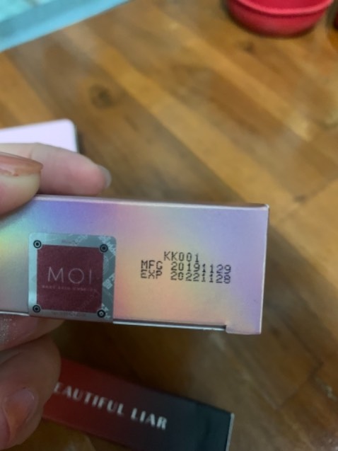 Mỹ phẩm giao cận ngày hết sử dụng.