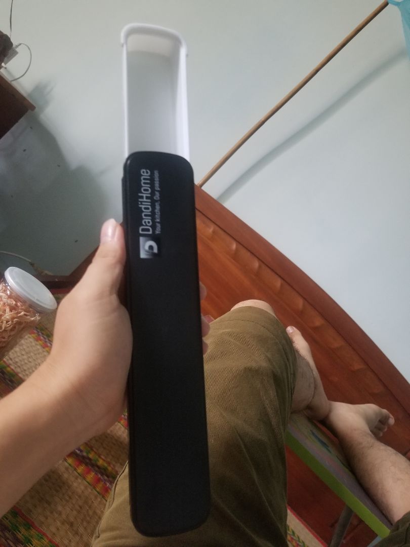 hộp nhựa to đựng thìa đũa ok có chống sốc bên ngoài. mình không đọc kĩ mua nhầm mỗi cái hộp đem về làm đồ chơi cho con tạm vậy hic