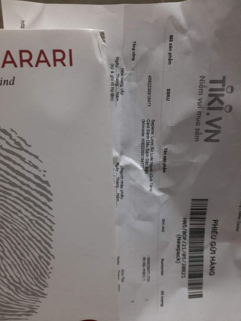 thư nhất: đơn 146k n hóa đơn ghi 150k mk không buồn nói
thứ 2 là cạnh sách méo mó kb do đóng gói hay vận chuyển
thứ 3 là có ghi được tặng card đánh dấu sách nhưng lại không có
Mong các bạn lần sau làm việc có tâm hơn.