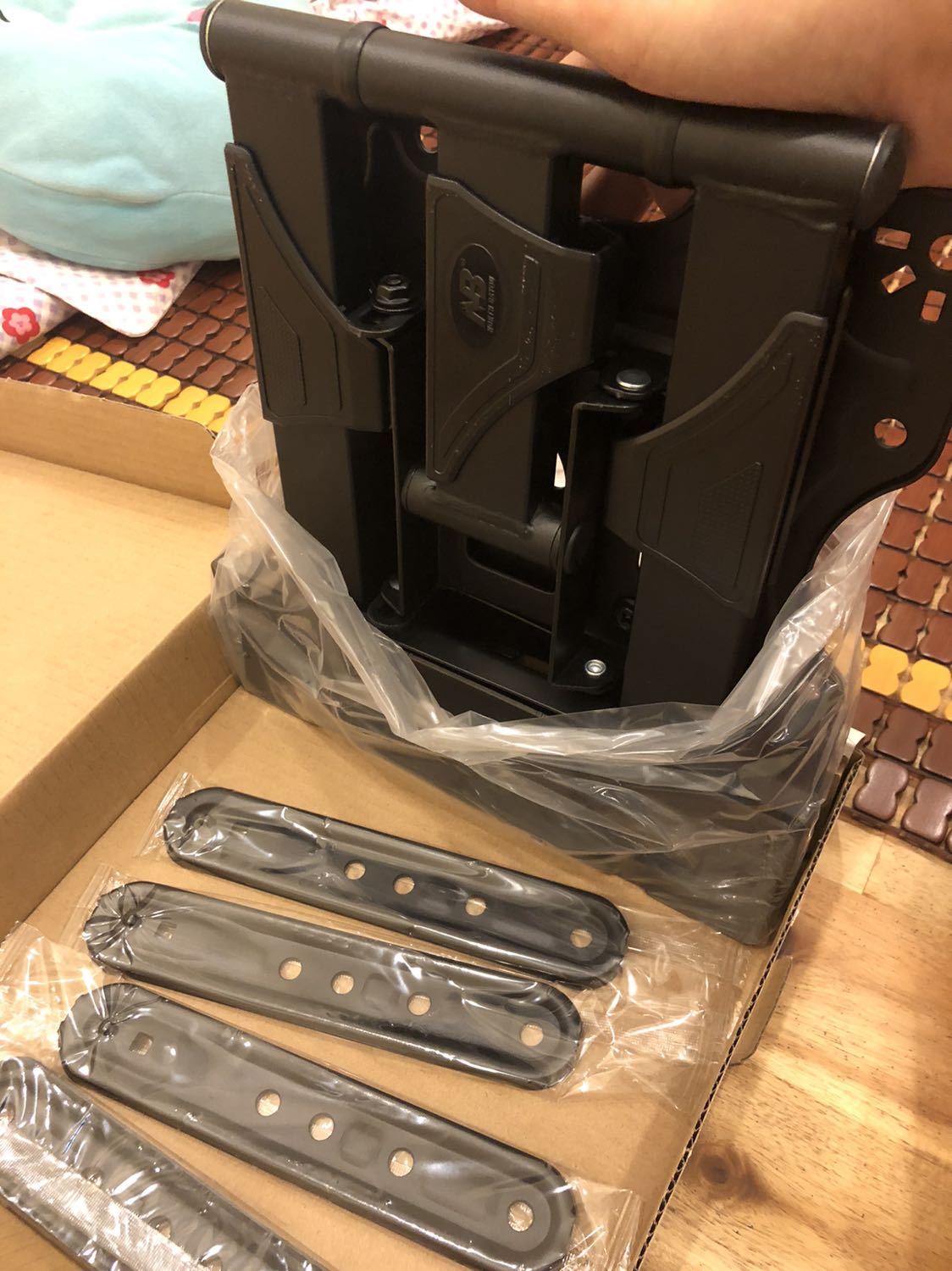 Mình là giám khảo khó tính đánh giá sản phẩm cực kỳ tinh xảo và chất lượng...hãy nhìn vào chất sơn, hãy nhìn vào trọng lượng nặng, được gia công đạt chuẩn ISO TUV...khuyên dùng. Mình mua được giá hời với code giảm còn 200k