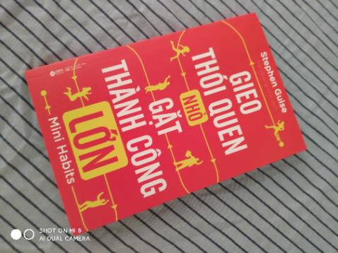 Giao hàng rất nhanh, bọc sách cẩn thận, sách đẹp, không bị gãy.
Sách rất hay về cách tạo thói quen nho nhỏ.