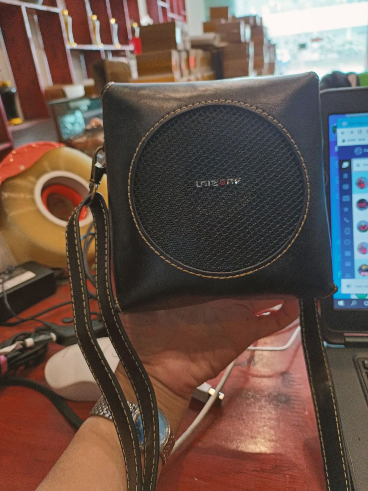 mua hàng 2 lần. lần trước sử dụng rất ok nhưng lần này cảm giác như mua phải hàng nhái pin hết quá nhanh lại hay bị rú