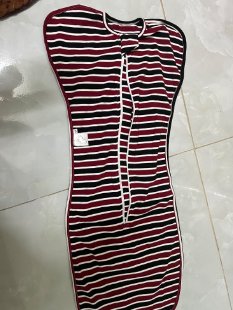 Hàng chính hãng nha mn. Mua ở shop rẻ hơn đc hơn 100k luôn. Shop trả lời tin nhắn cực nhanh mình rất thích, cảm thấy mình cần thì shop có mặt ấy. Shop đóng gói hàng cũng nhanh nữa. Cảm ơn shop nhiều nhé. Lần sau bé lớn hơn mình sẽ quay lại mua size L.