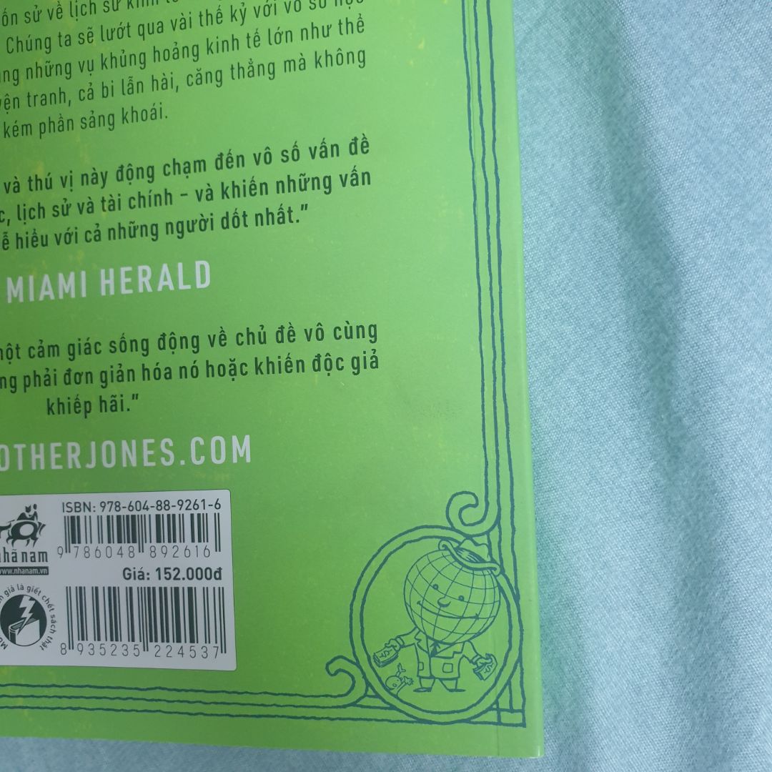 Một quyển sách nên đọc cho các bạn muốn tìm hiểu về các lý thuyết kinh tế. Nội dung nhẹ nhàng, diễn giải gọn gàng dễ hiểu, minh họa hài hước và hợp lý. 
Tiki giao hàng nhanh, đóng gói đẹp. Điểm trừ là nhân viên pickup không rửa tay nên làm bìa sách bị in dấu vân tay lem nhem, nhìn khá khó chịu