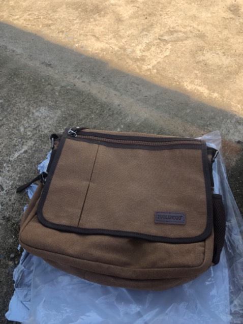 Thiết kế đẹp, vững chắc, vải mềm , tuy đơn hàng đi hơi lâu lạc lối vào tận trong nam rồi vòng ra miền trung, đóng gói cẩn thận ..!