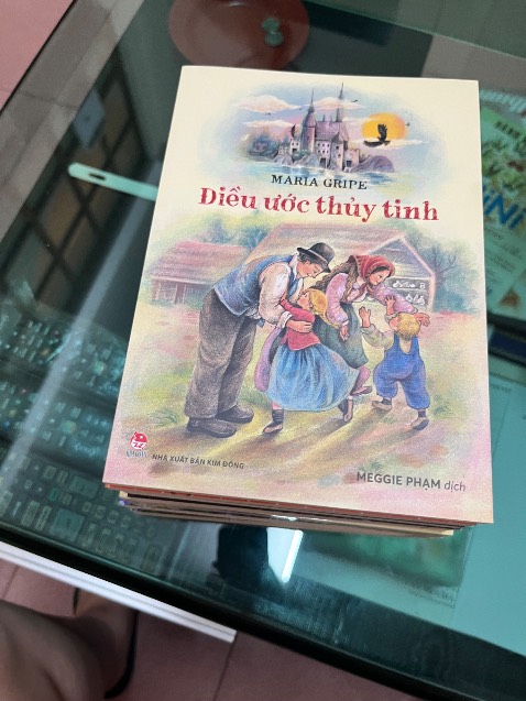 Shop đóng gói cẩn thận và giao nhanh. Bìa đẹp ghê nha. Giá tốt, sách chính hãng. Sẽ tiếp tục ủng hộ shop ah.