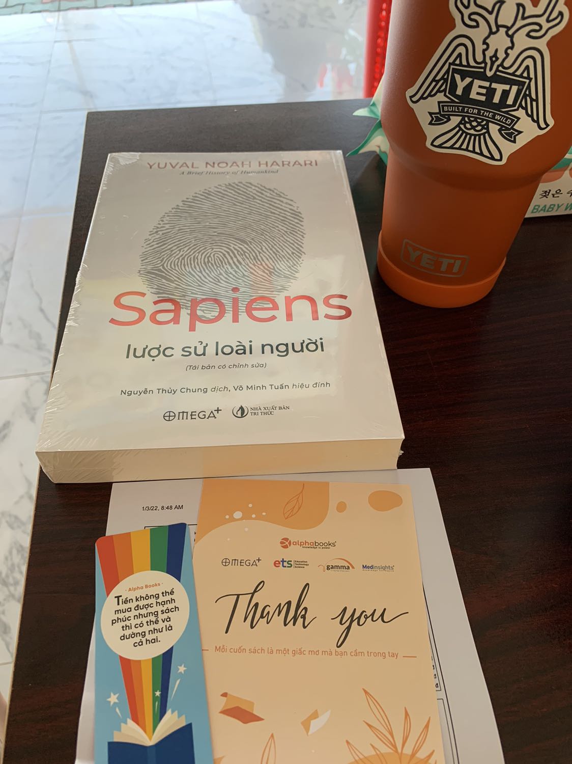 Sách nhận được thì ko vấn đề gì, có cái ko hiểu sao book care của tôi vẫn còn mà sao tiki ko bọc cho tôi ? Trong khi đó trong lúc đặt hàng kiếm hoài ko có nút chọn bọc book care cứ nghĩ là chắc mặt định ng nào có book care sẽ dc bọc đến khi nhận đc sách thấy chán tiki ghê. Tiki càng ngày phục vụ càng tệ, canh tranh về giá cũng ko cạnh tranh lại giờ đến cạnh tranh về dịch vụ cũng chán. Thua