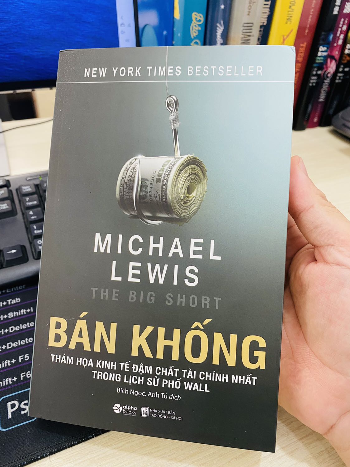 Bìa đẹp, giấy tốt, có tặng thêm bookmark. Nội dung chưa nhận xét vì chỉ đọc sơ lược