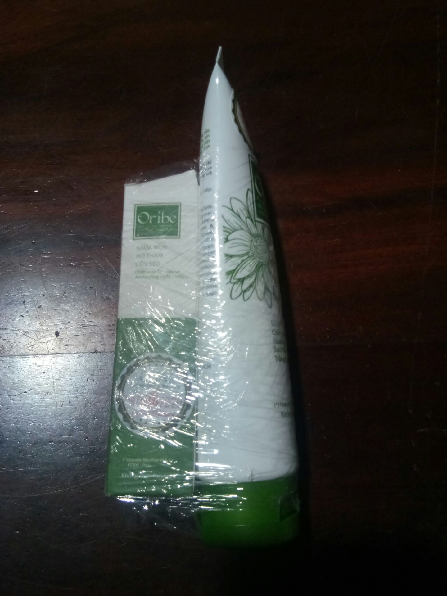 Giao hàng nhanh, đóng gói kĩ,  vì đây là lần đầu mình sử dụng sản phẩm nên vẫn chưa biết kết quả trên da có hiệu quả hay không nhưng về cơ bản, thành phần của sản phẩm khá lành tính và an toàn