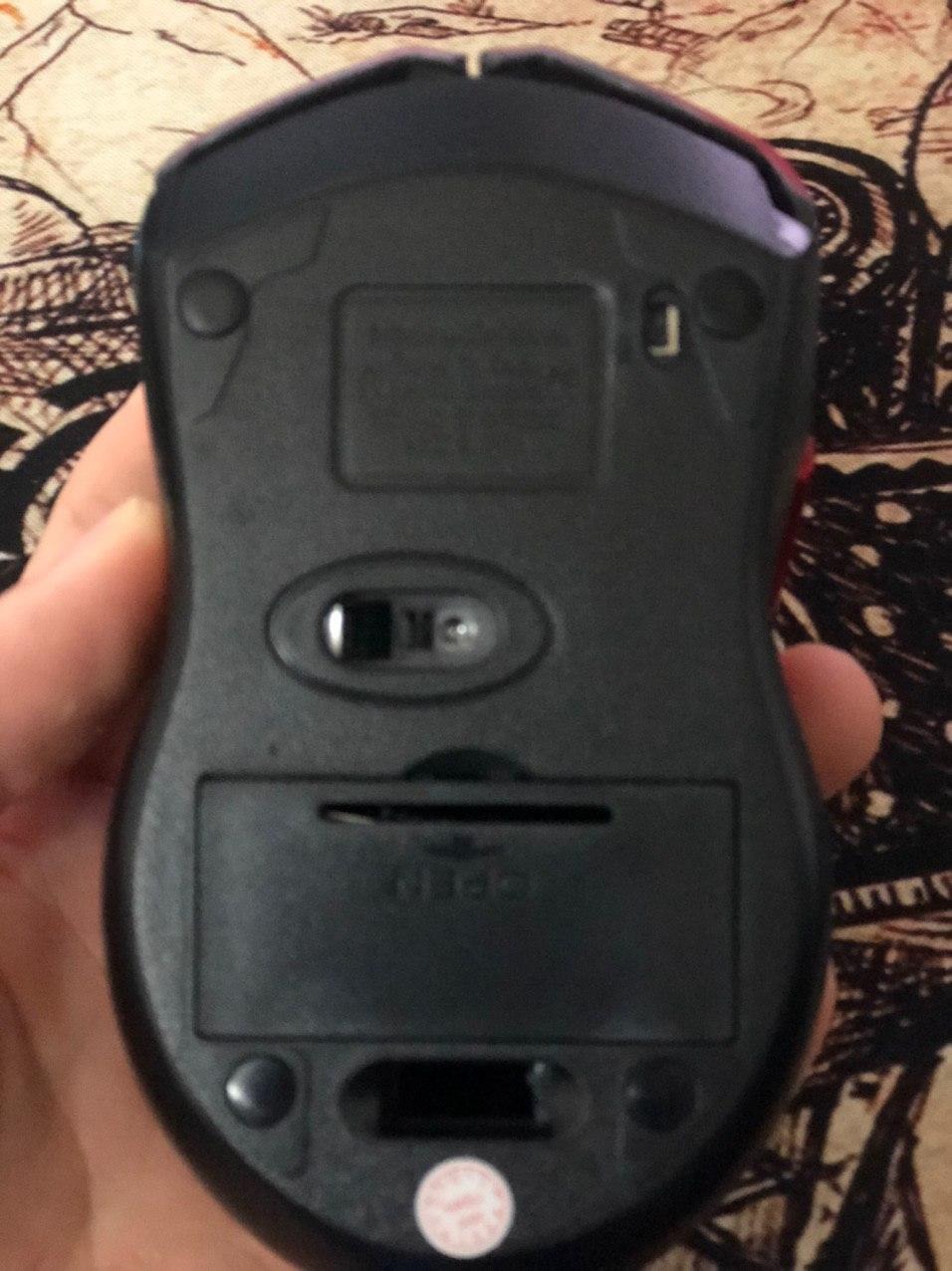 Màu sác đẹp bắt mắt, dùng ổn định, không dây nên rất tiện lợi mang ra ngoài, dùng cho tivi hay các thiết bị từ xa. Hơn nữa mình thấy giá con này khá ổn. Giao hàng nhanh hơn so với dự kiến. Cảm ơn