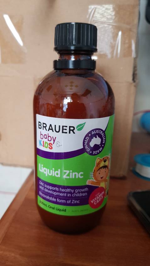 Siro thơm mùi cam, mình thường pha chung với nước cho bé dễ uống.