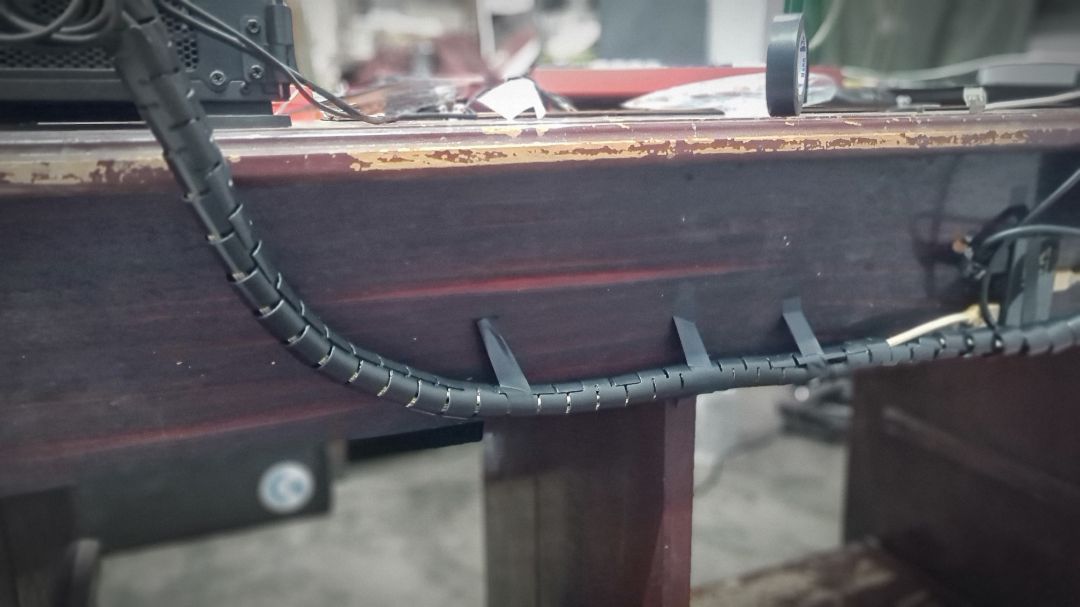 Rẻ. 5m mà 120k, có khi rẻ hơn mấy trang khác. Luồng xong dư hơn nửa cuộn. Yên tâm là cắt dễ dàng. Đường kính 25mm đủ luồng hết dây từ Case ra. Dj xong gọn hơn hẳn.