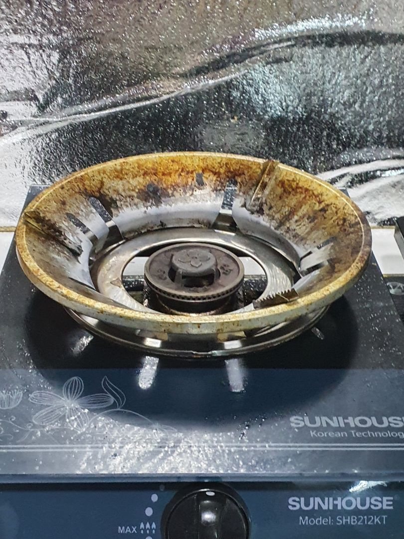 Nấu được 2-3 bữa nó bị vậy, mà bị vậy ko ớn bằng việc nó cháy ngược lại cái bếp, nghe mùi khét sợ quá ko dám dùng nữa, híc