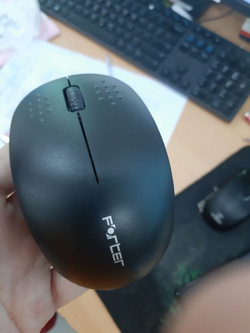 giao hàng cực nhanh, giá rẻ. chuột xài nhạy, vừa tầm tay. có sẵn pin để lắp.