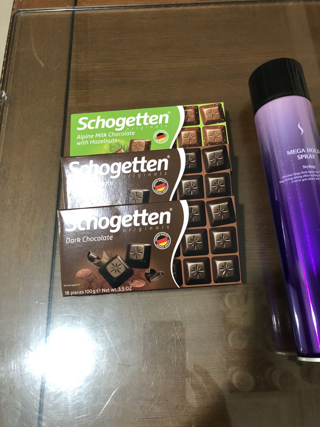 Socola vị ngọt và béo của sữa cộng với hạt dẻ vụn ăn rất ngon Socola vị ngọt và béo của sữa cộng với hạt dẻ vụn ăn rất ngon