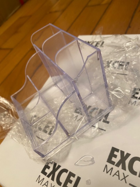 Vừa mở ra đã vỡ. Ko biết shop có ktra trc khi giao ko???