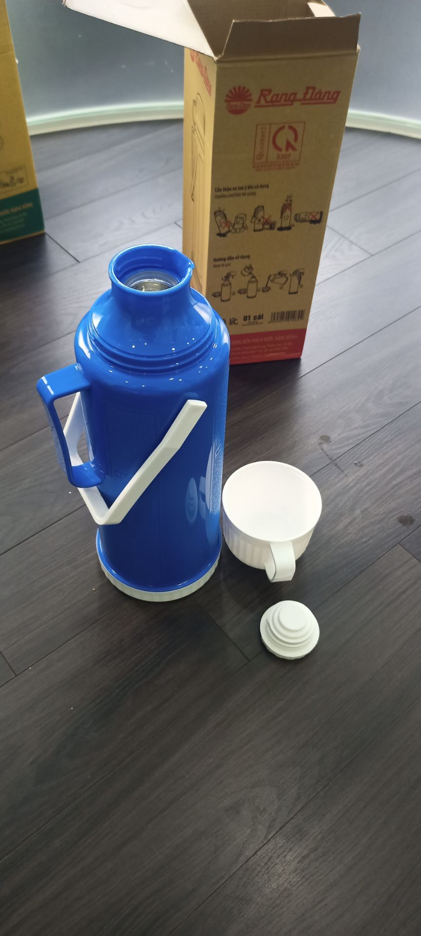 Cảm ơn shop giao hàng siêu nhanh, bình rất đẹp nhỏ gọn xinh xinh , đóng gói cẩn thận shop rất có tâm... sẽ tiếp tục ủng hộ shop.