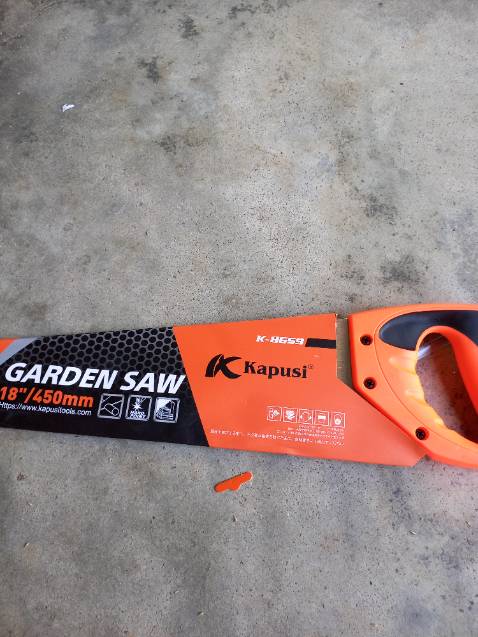 Hàng nhận đúng mẫu. Cưa tay chắc chắn, lưỡi cưa cứng cáp, cưa bén