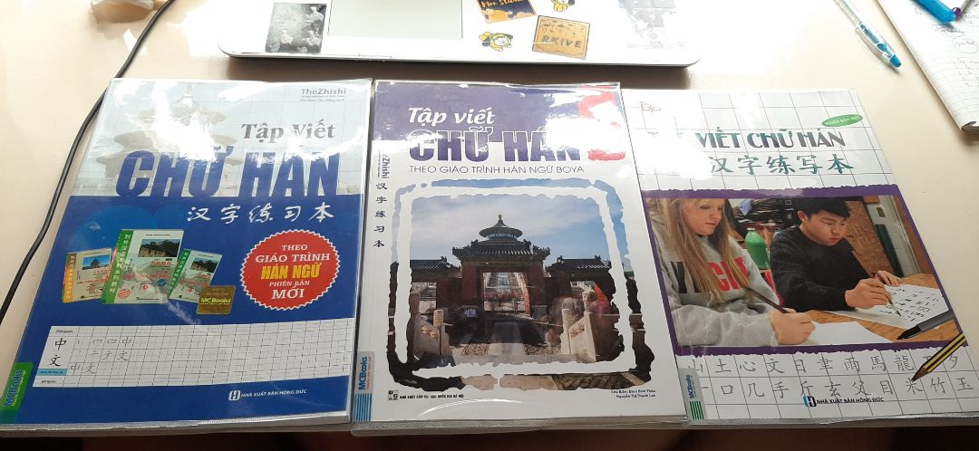 có vẻ sách để trong kho lâu quá nên phần sau có hới sứt mẻ, còn hơi lệch mấy trang.