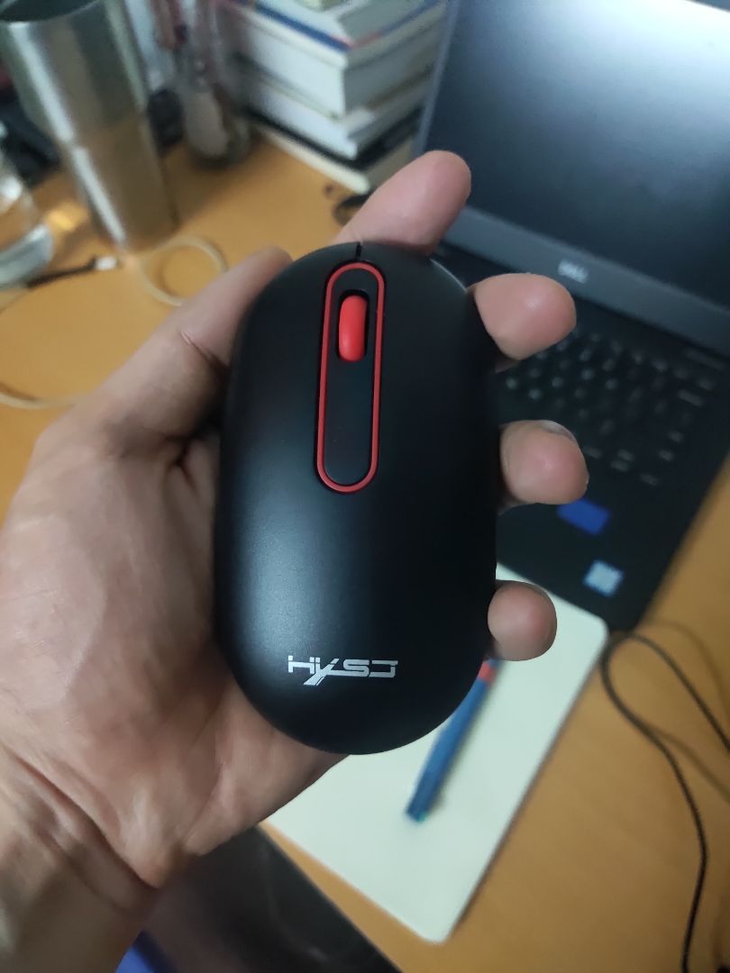 chuột cũng bình thường. gọi là âm nhỏ hơn chuột khác thôi chứ cũng không ăn thua lắm đặc biệt chuột giữa thì kêu vẫn to y hệt các chuột khác. đã vậy giá cũng không được mềm lắm. cơ bản tạm được, nên xem xét lựa chọn hàng khác tốt hơn