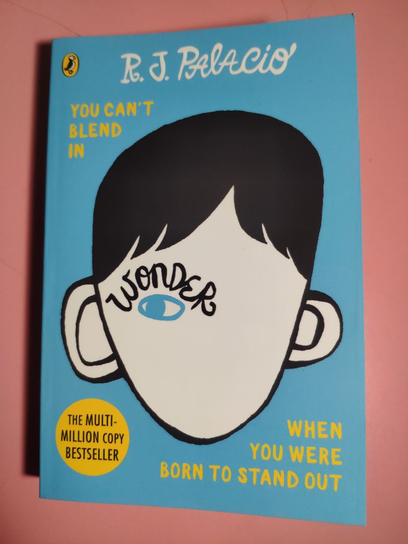 Giao hàng rất nhanh, mình mới mua lúc đầu ngày mà buổi tối hàng đã được giao đến rồi. Chất lượng sách ổn, giấy không quá mỏng, màu ngả vàng một chút chống lóa mắt, cầm êm tay. Gói hàng cũng cẩn thận, dù không có bookcare nhưng không làm ảnh hưởng gì đến sách bên trong. Nên mua nhé. Giao hàng rất nhanh, mình mới mua lúc đầu ngày mà buổi tối hàng đã được giao đến rồi. Chất lượng sách ổn, giấy không quá mỏng, màu ngả vàng một chút chống lóa mắt, cầm êm tay. Gói hàng cũng cẩn thận, dù không có bookcare nhưng không làm ảnh hưởng gì đến sách bên trong. Nên mua nhé.