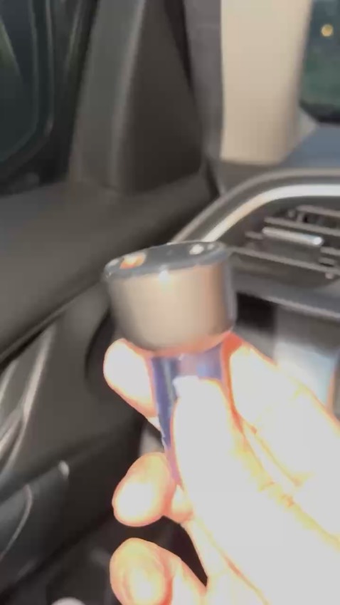 Sạc nhỏ gọn, chắc chắn, tốt , sạc nhanh đúng như mô tả . Trông xịn lắm luôn, mình mua tặng bạn mà ưng quá