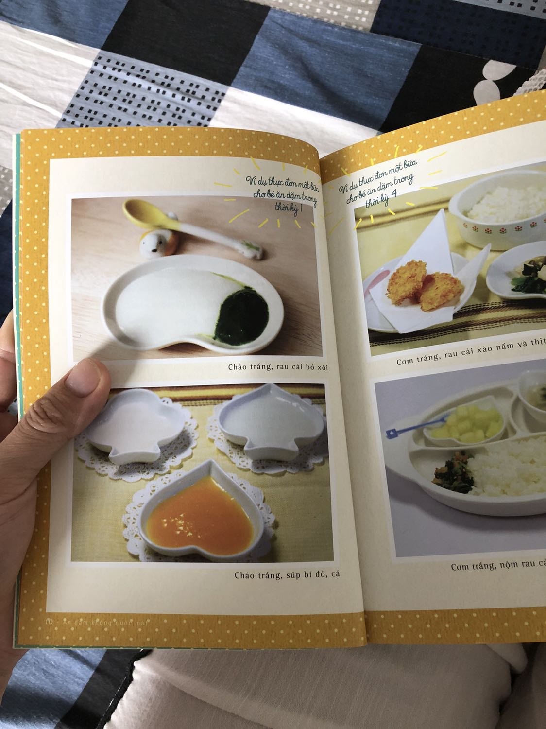Sách này nên mua nếu mẹ quyết định cho bé ăn dặm nhé! Mình thấy các món cũng khá đơn giản dễ làm. Sách này nên mua nếu mẹ quyết định cho bé ăn dặm nhé! Mình thấy các món cũng khá đơn giản dễ làm.