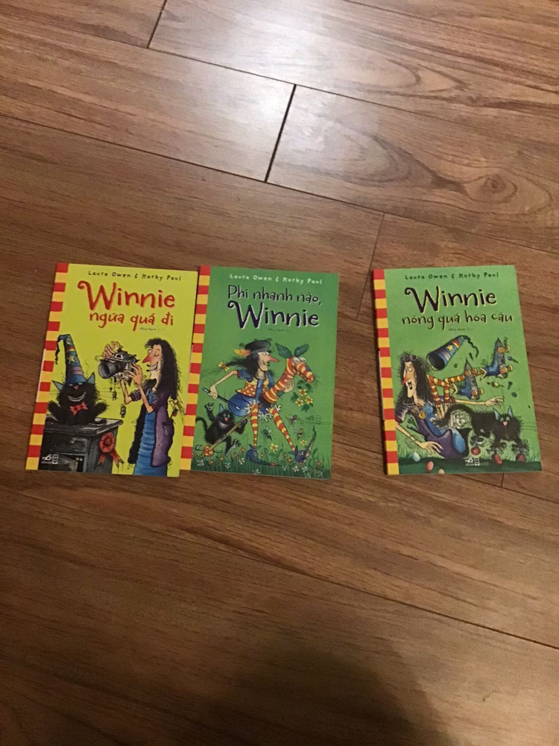 Đọc tếu tếu, hài hài, nên mua nha tại vì nó vô cùng thư giãn luôn á