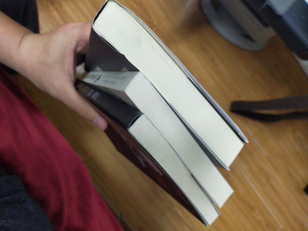 Sách ko có bọc nilon, bẩn cạnh. Hơi buồn vì tiki lần này giao hàng như thế này