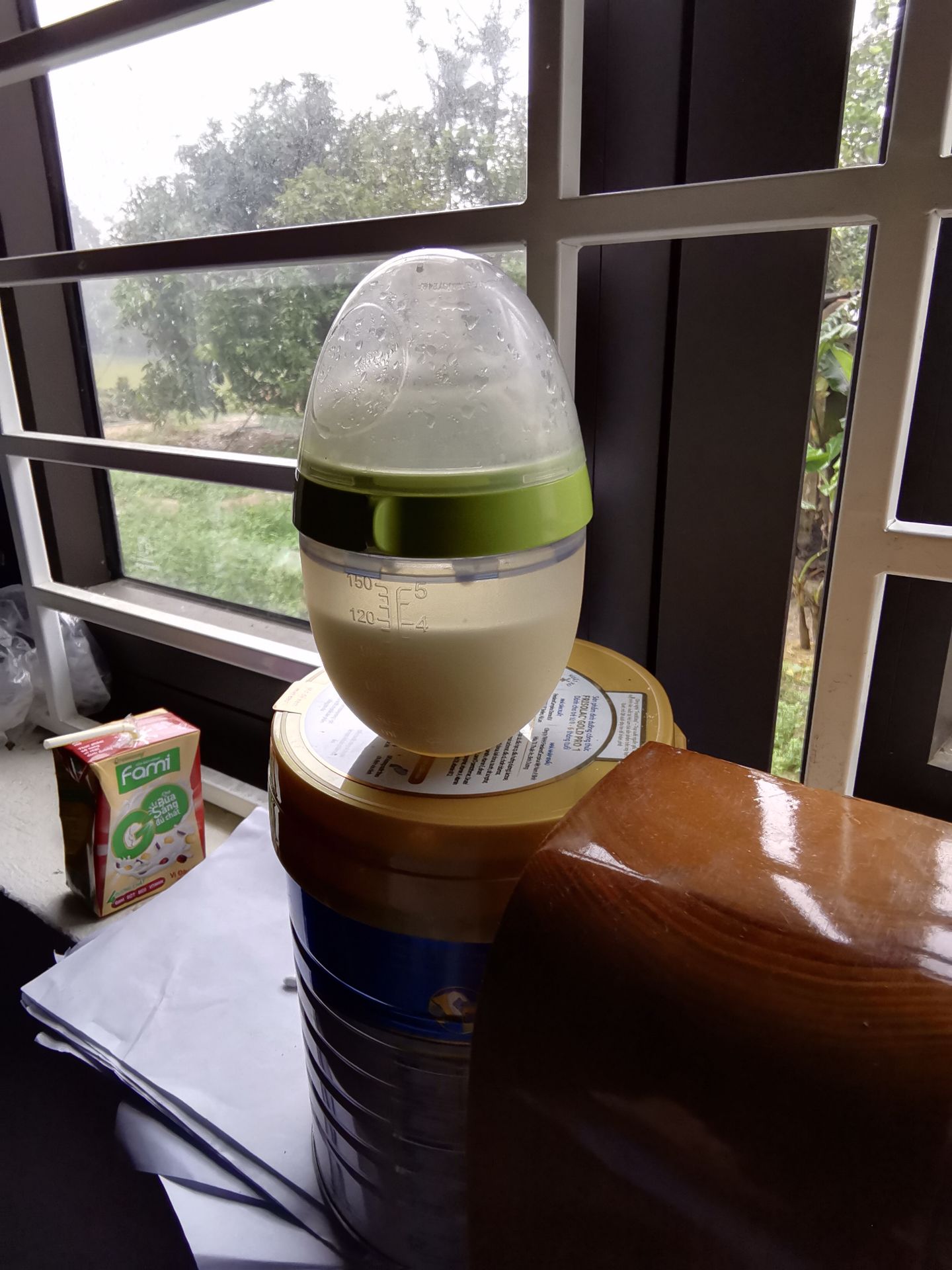 nhận hàng sớm hơn thời gian dự kiến. đóng gói sản phẩm cẩn thận. núm *** bình mềm bé rất thích, tôi hài lòng khi mua hàng trên tiki.