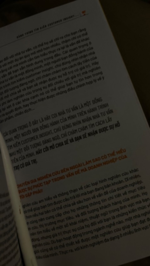 Sách hay lắm, những nội dung về hành trình khách hàng được update mới nhất kèm case study dễ hình dung liên tưởng 10đ