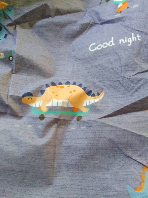 Chất vải mềm mịn, không hề sột soạt. Đẹp, mỗi tội không có chun cố định 4 góc