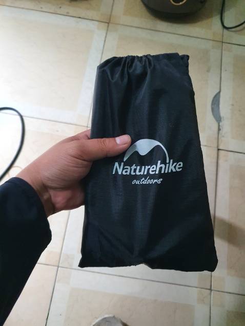 nhỏ gọn, ngồi chắc chắn.