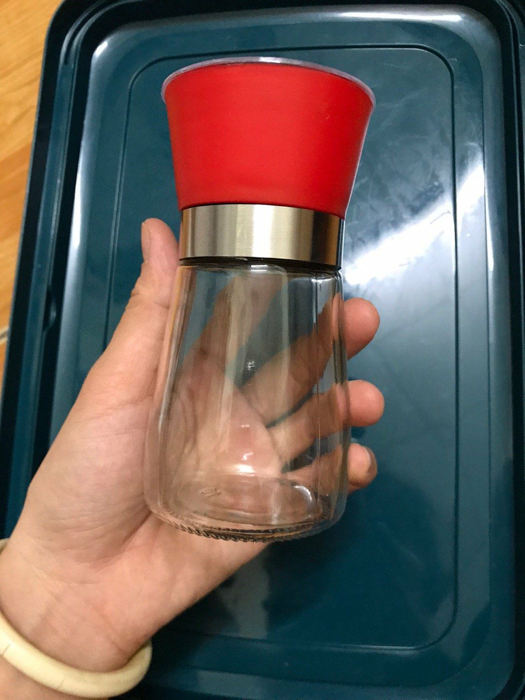 Shop gói hàng kỹ lắm do là lọ thủy tinh, tiêu xay ra cũng ok lắm, dù ko nhuyễn mịn nhưng cũng vừa dùng. Hàng sale nhưng cứng cáp lám ạ